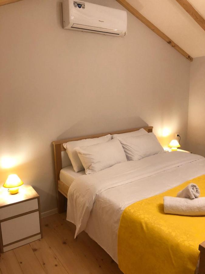 Borjomi Yellow Hotel ภายนอก รูปภาพ