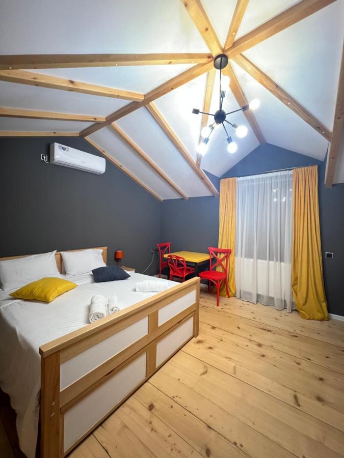 Borjomi Yellow Hotel ภายนอก รูปภาพ