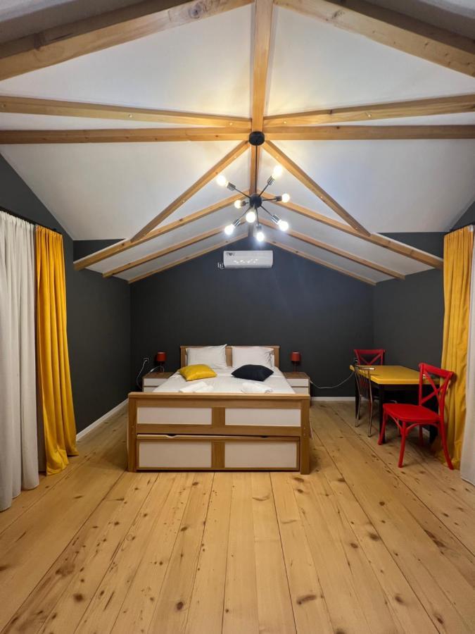 Borjomi Yellow Hotel ภายนอก รูปภาพ