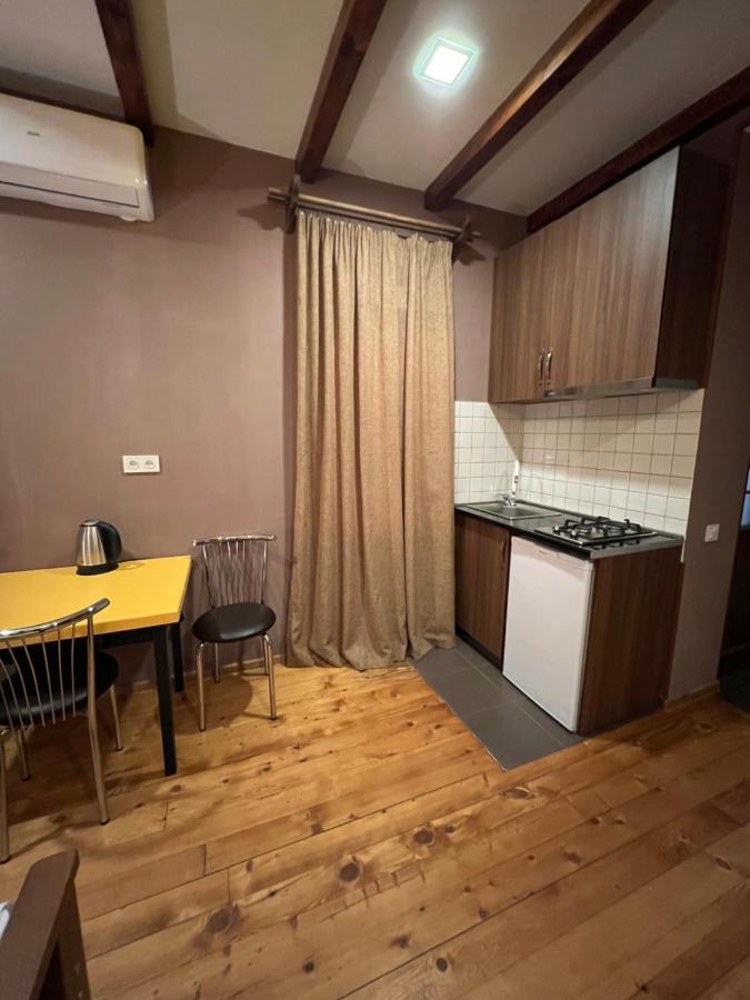 Borjomi Yellow Hotel ภายนอก รูปภาพ