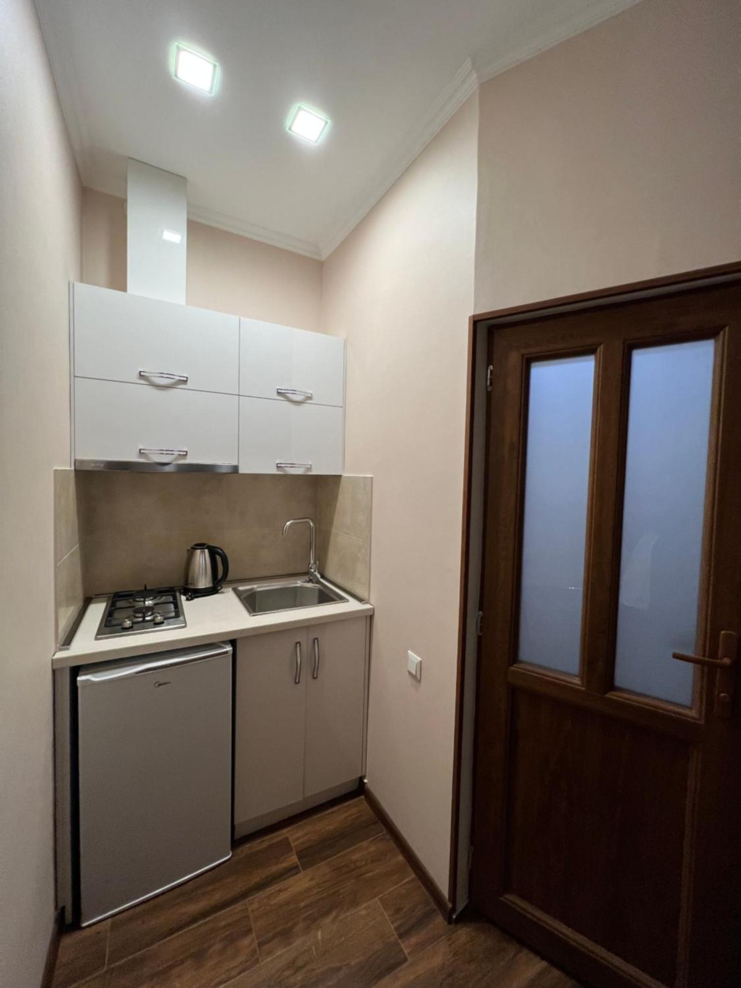 Borjomi Yellow Hotel ภายนอก รูปภาพ